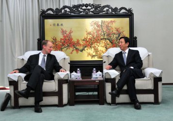 奧布萊特?諾依曼來華由集團(tuán)領(lǐng)導(dǎo)于勇會(huì)見